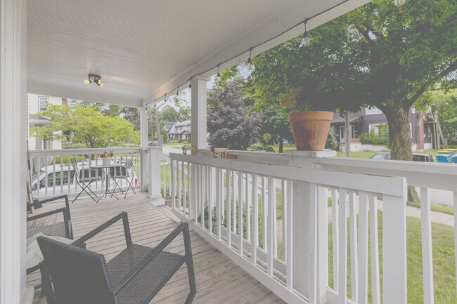 Building Photo - Charming Rental with Large Fenced Yard nea...