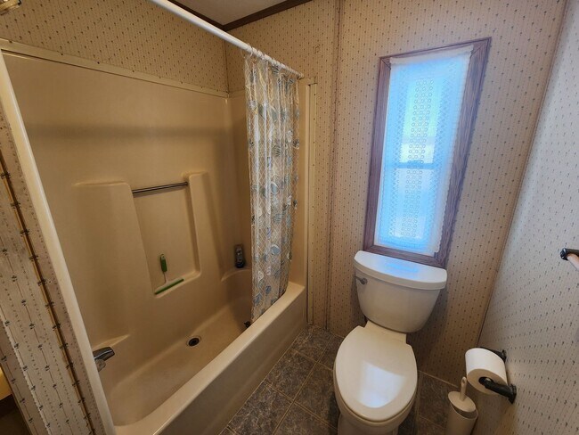 Building Photo - Wonderful County Home