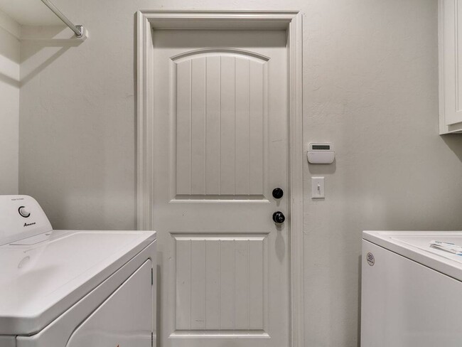 Building Photo - Modern 3BR/2BA Duplex | All Utilities Included | Downtown Edmond