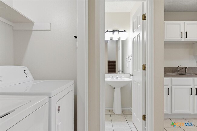 Building Photo - 115 Crest Dr