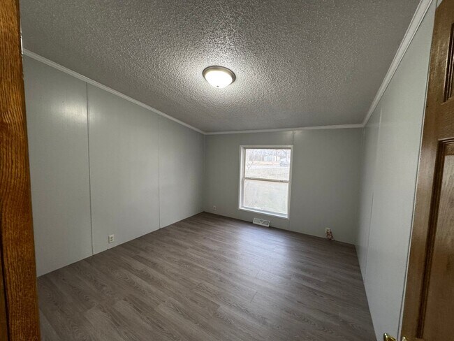 Building Photo - Very large yard great location a nice older doublewide Home