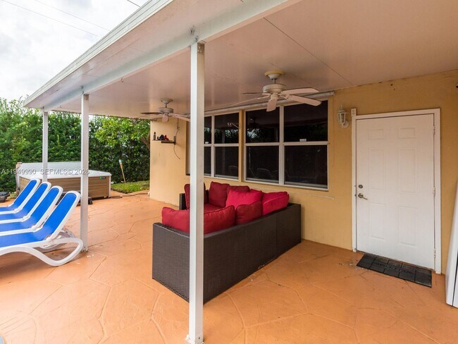 Building Photo - 5524 Garfield St