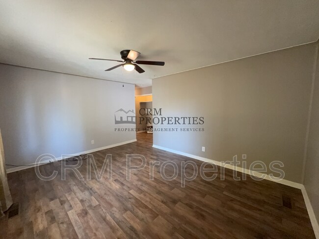 Building Photo - 1109 E Cornell Rd