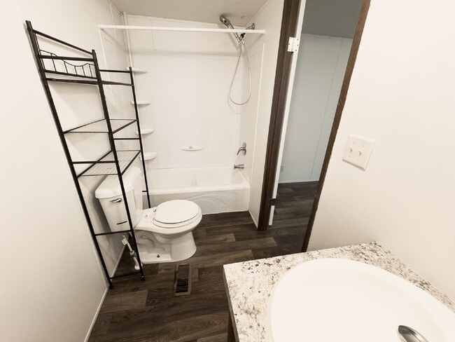 Building Photo - 2 Bed 2 Bath in Pendleton - REDUCED