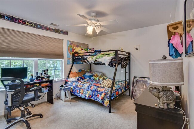 Building Photo - 5 bedroom/3.5 bathroom home in Evans with ...