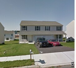 Building Photo - Beautiful Muhlenberg Semi