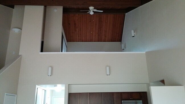 Building Photo - 4 Touchstone