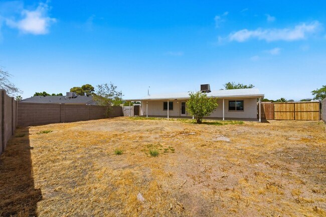 Building Photo - Discover this beautifully renovated 3-bedroom, 2-bath home in Mesa, AZ!