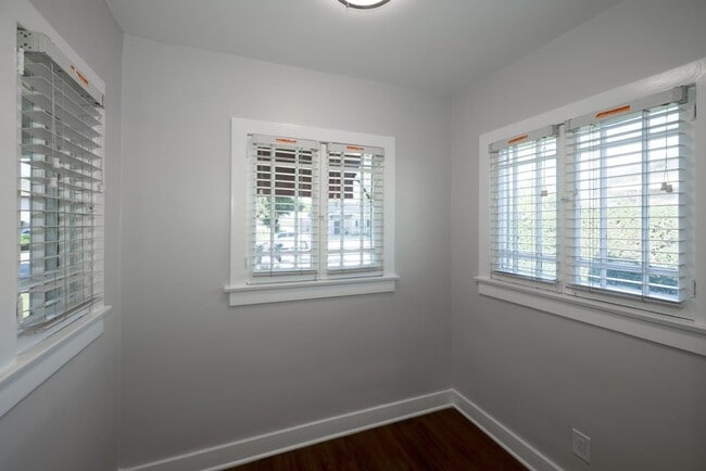 Building Photo - val540