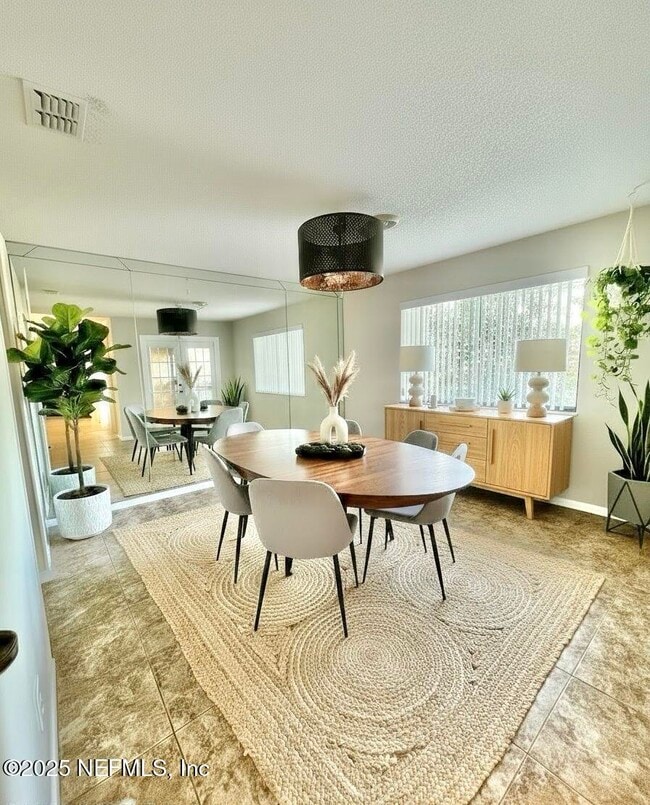 Building Photo - 3801 Crown Point Rd