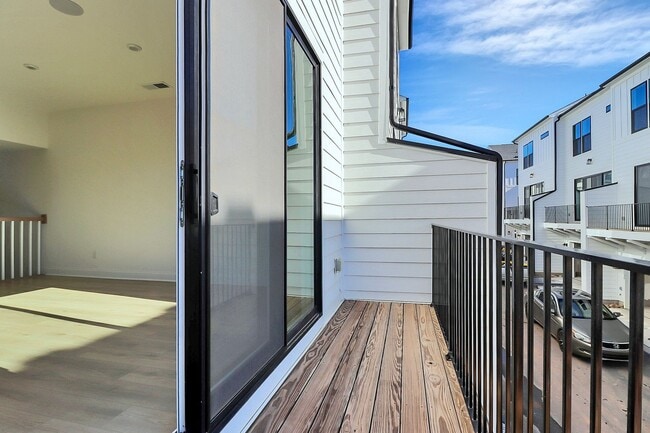 Building Photo - Stunning New Construction Townhome for Rent in Ballantyne