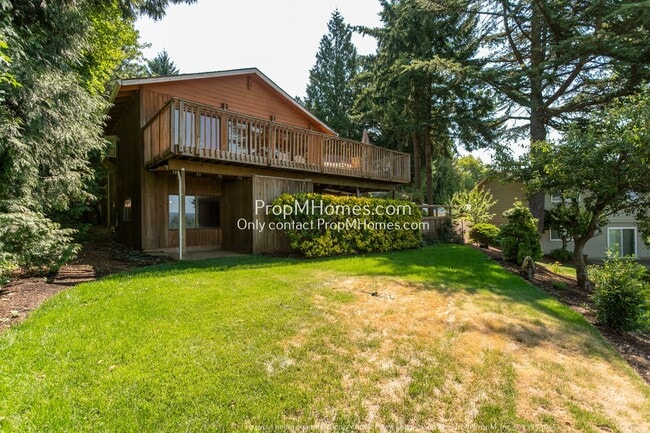 Building Photo - Mid-Century Modern Three Bedroom in Happy Valley!