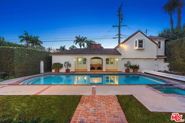 Building Photo - 711 N Linden Dr