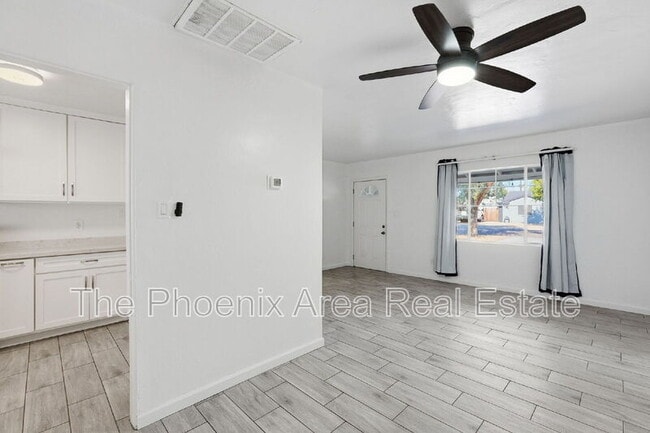 Building Photo - 2245 E Flower St