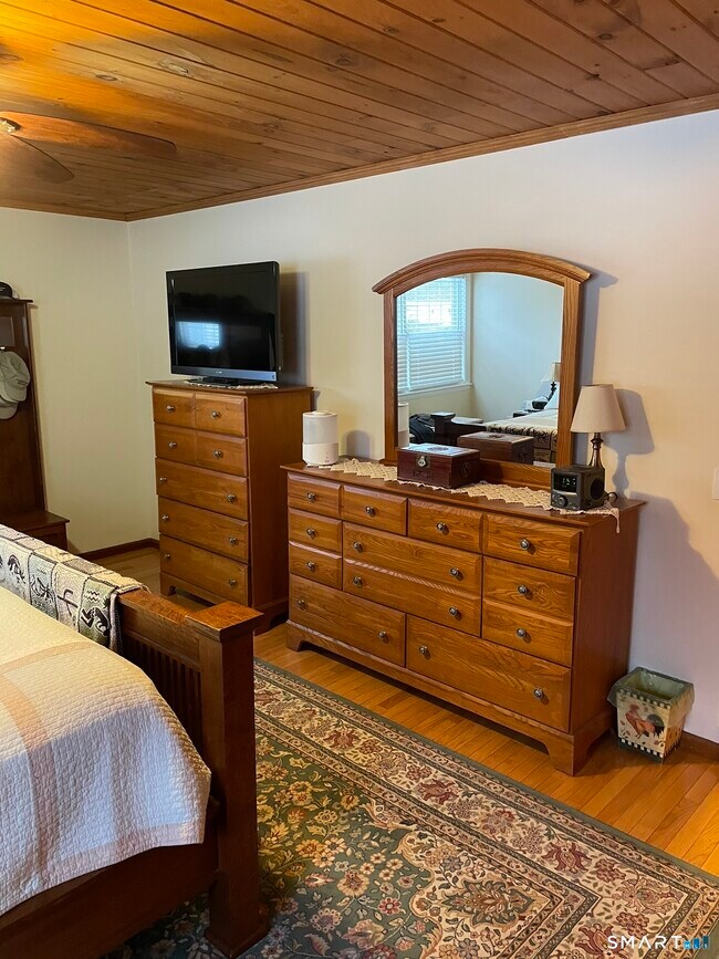 Building Photo - 51 W Lake Ave