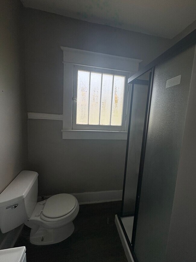 Building Photo - A charming 3-bedroom, 2 bath House