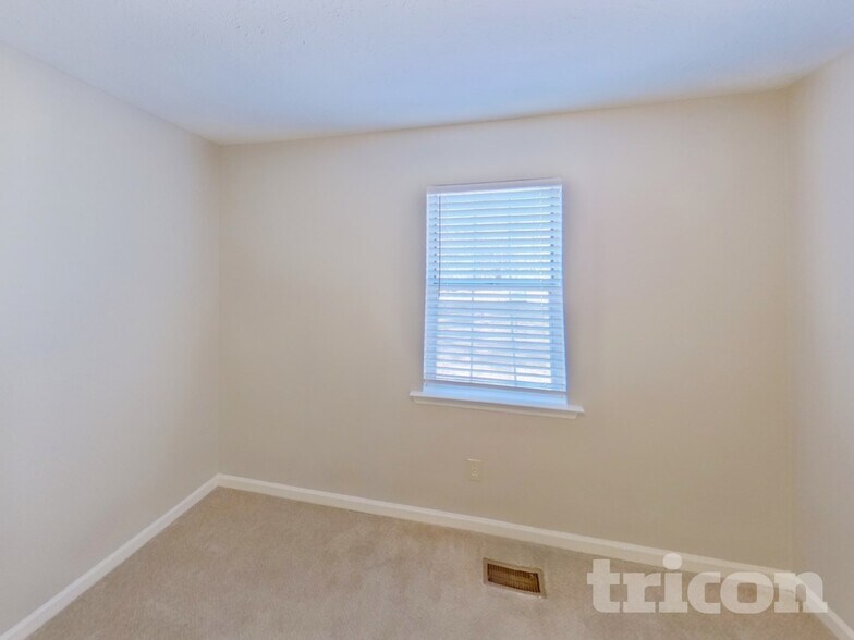 Building Photo - 4684 Woodglen Ct