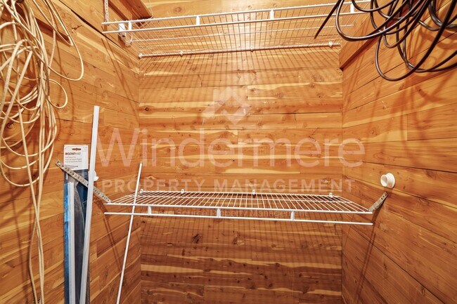 Building Photo - South Hill Charm