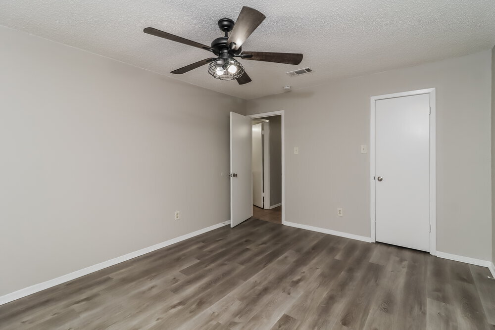 Building Photo - 6200 Kary Lynn Dr S