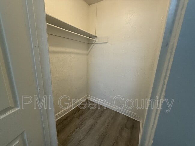 Building Photo - 2430 E Pine St