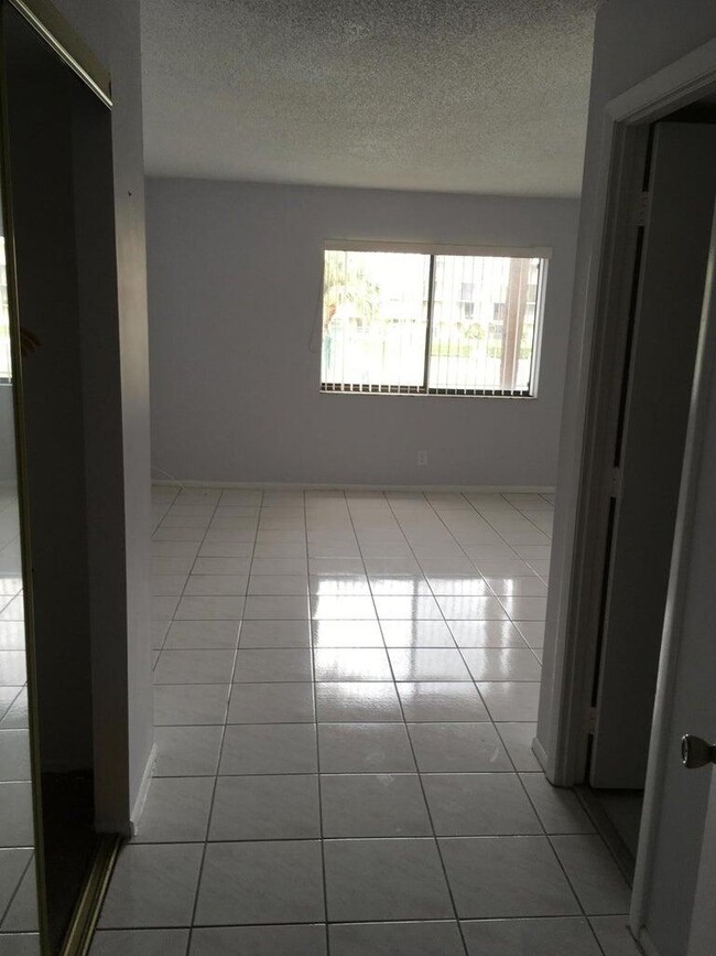 Building Photo - 2786 Tennis Club Dr