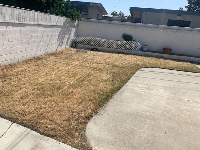 Building Photo - 3-bedrooms 2-bathrooms House for rent in Covina