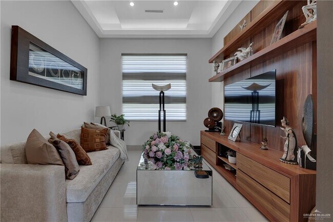 Building Photo - 28 Sycamore Ave