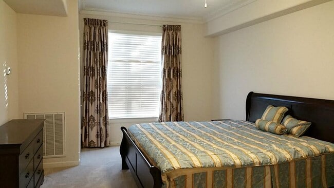 Building Photo - 6655 W Sam Houston Pkwy S