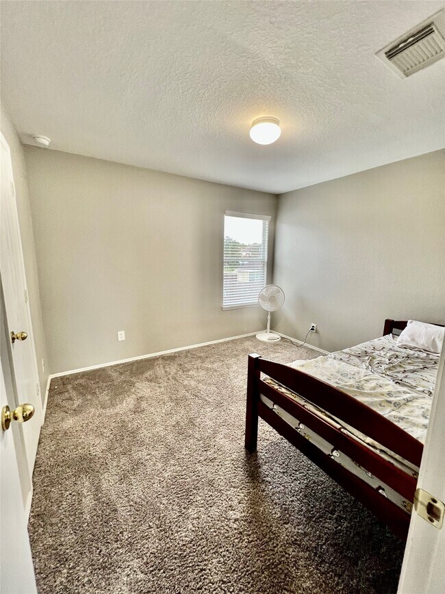 Building Photo - 9610 Serenata Ct