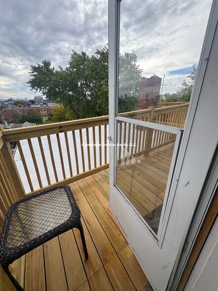 Building Photo - 16 Flint St