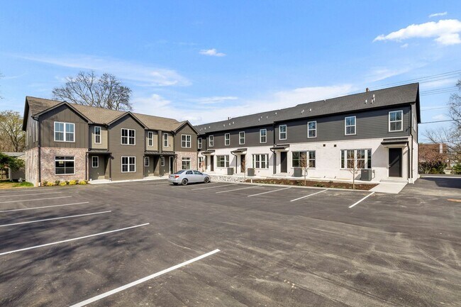 Building Photo - 425 Veritas St