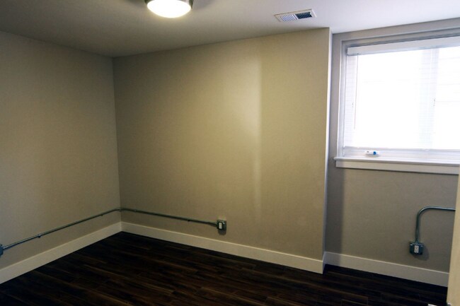 Building Photo - 623 S Wolcott St