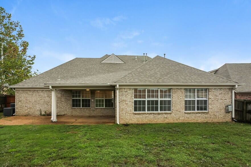 Building Photo - 5583 Sugarberry Ln