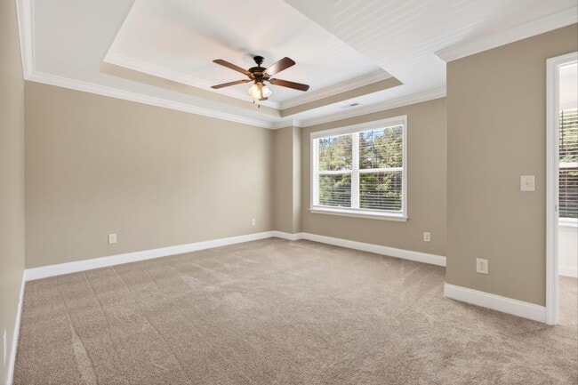 Building Photo - Luxury Size Townhome