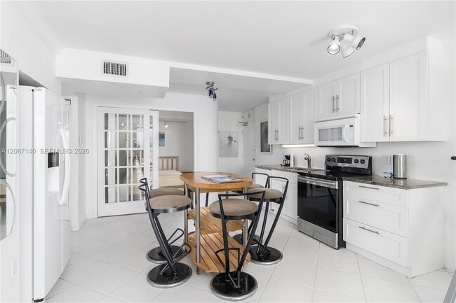 Building Photo - 401 Ocean Dr
