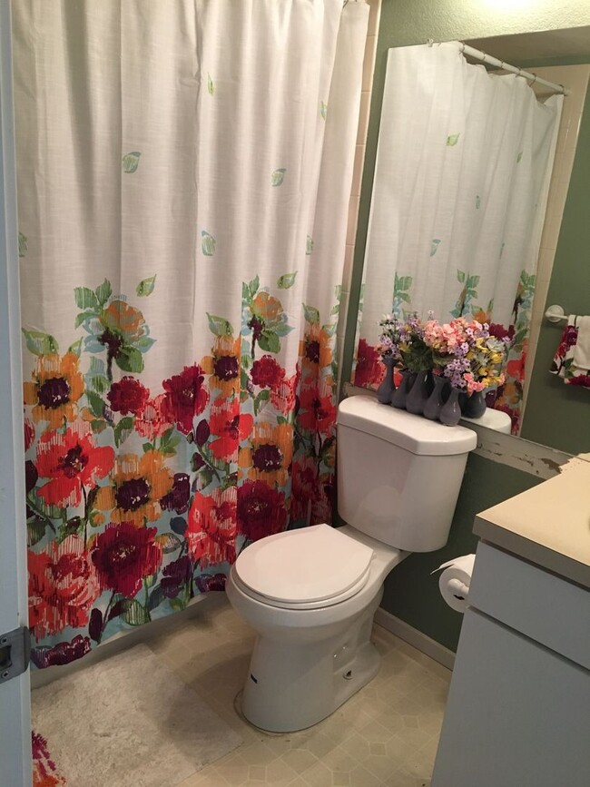 Building Photo - Adorable 2 bed/2 bath home in Southwest Lo...