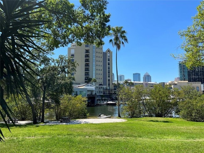 Building Photo - 805 Normandy Trace Rd