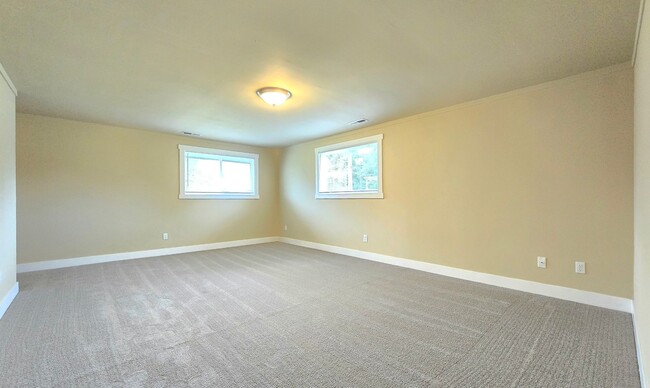 Building Photo - 3 Bedroom Home in Sedro Woolley Available Now