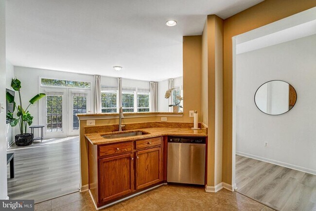 Building Photo - 8535 Wyngate Manor Ct