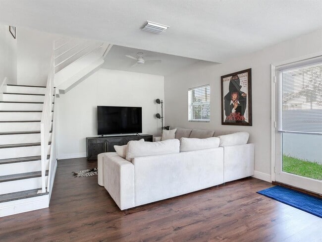 Building Photo - 3219 W San Juan St