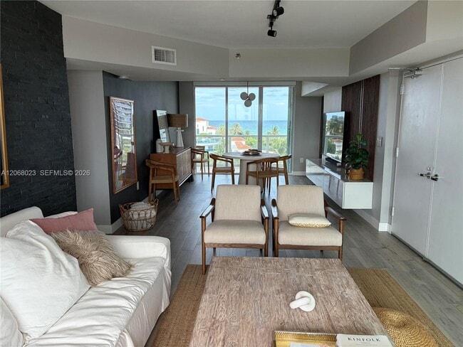 Building Photo - 5900 Collins Ave