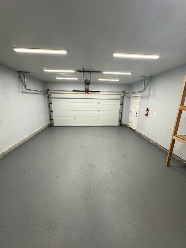 Building Photo - KENAI RANCH!