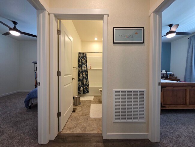 Building Photo - Beautiful Newer Build 3 Bedroom Home in Be...