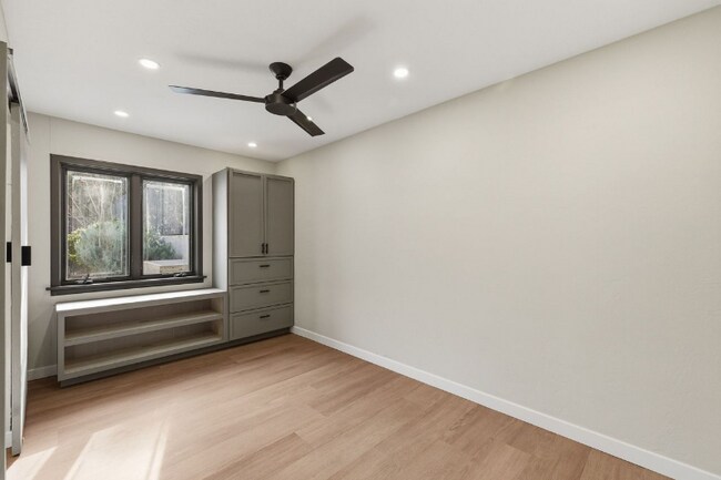 Building Photo - 3608 Wilshire Terrace