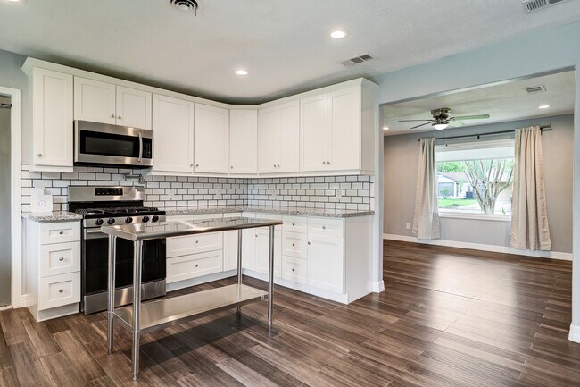 Building Photo - 7011 Neff St