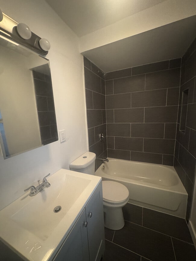 Building Photo - 2646 W Cullerton St