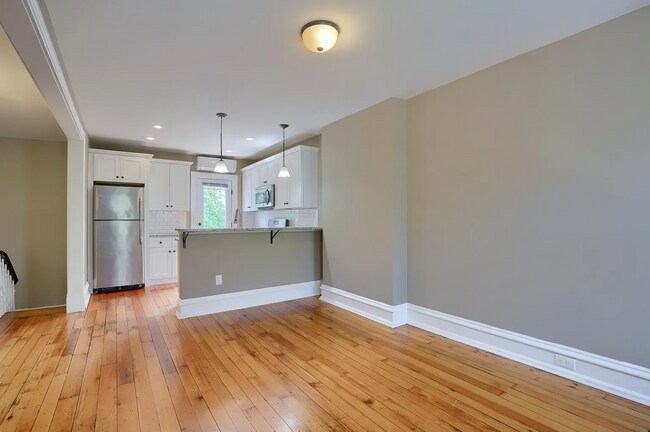 Building Photo - 28 E Vine St