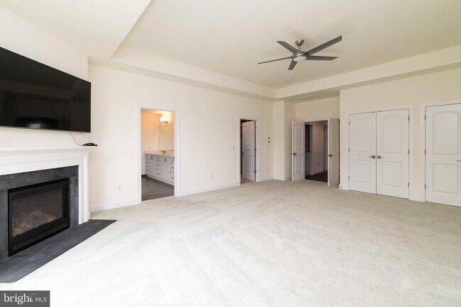 Building Photo - 6098 Creekside Dr