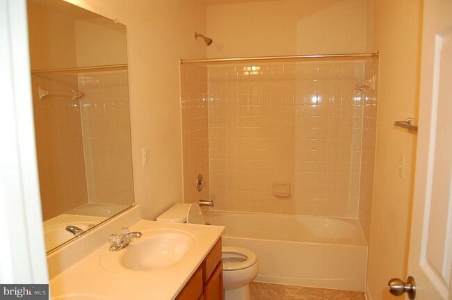 Building Photo - 12699 Lakeside Ct