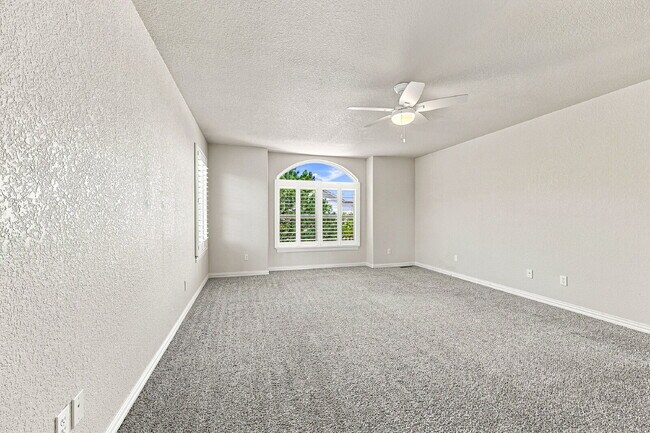 Building Photo - $3,040.95, 6 bed, 4 bath located in Colorado Springs